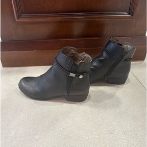 Naturalsoul brand, comfortable ankle (winter) boots.